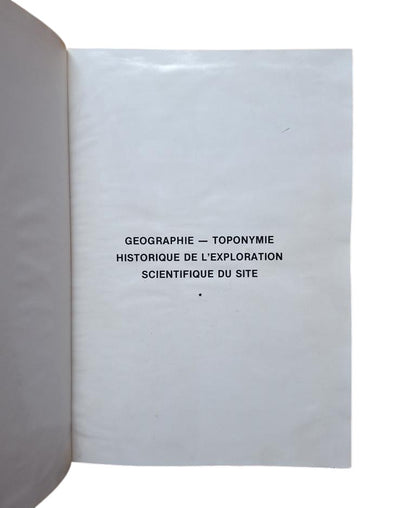 Leblanc, Christian.- TA SET NEFEROU 1.- GÉOGRAPHIE. TOPONYMIE. HISTORIQUE DE L'EXPLORATION SCIENTIFIQUE DU SITE